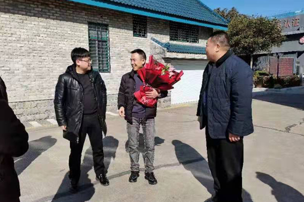 喜迎新春，南莫鎮(zhèn)領(lǐng)導(dǎo)到我公司慰問(wèn)走訪